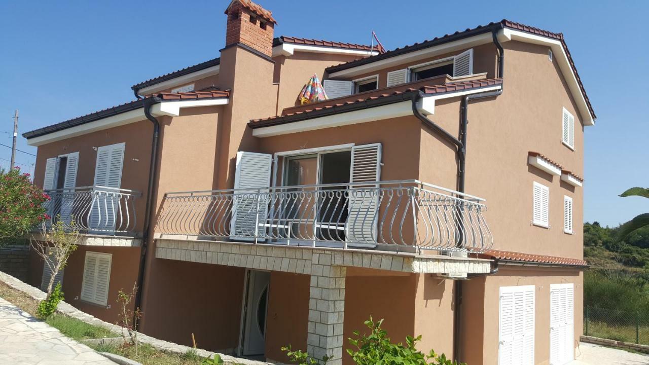 Apartments Mestrovic Lopar Ngoại thất bức ảnh