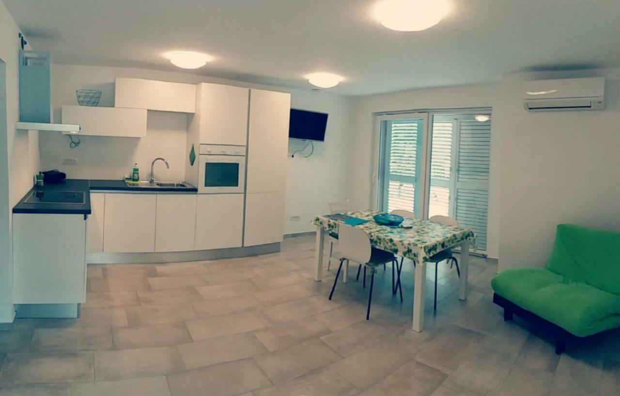 Apartments Mestrovic Lopar Ngoại thất bức ảnh