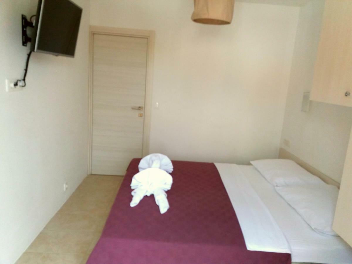 Apartments Mestrovic Lopar Ngoại thất bức ảnh
