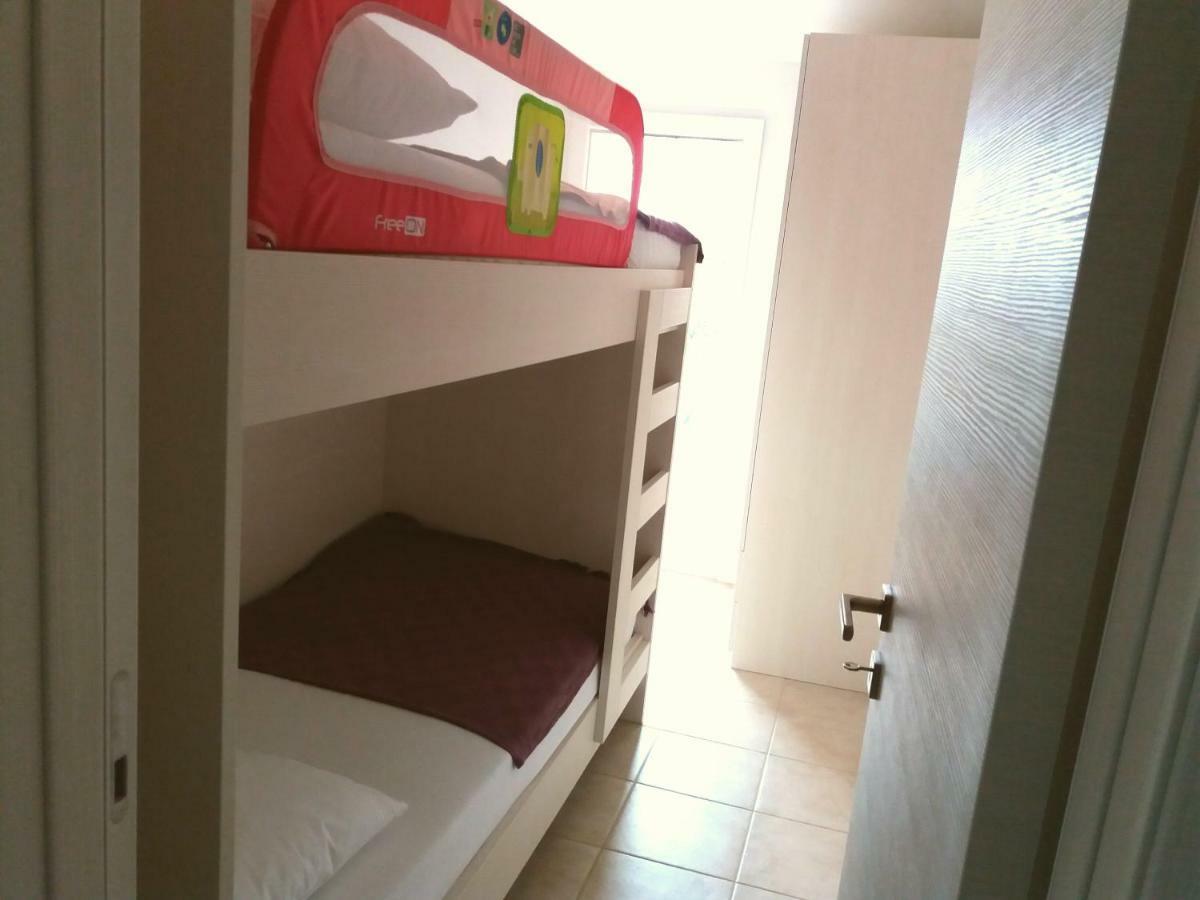 Apartments Mestrovic Lopar Ngoại thất bức ảnh