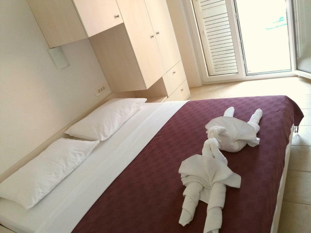 Apartments Mestrovic Lopar Ngoại thất bức ảnh
