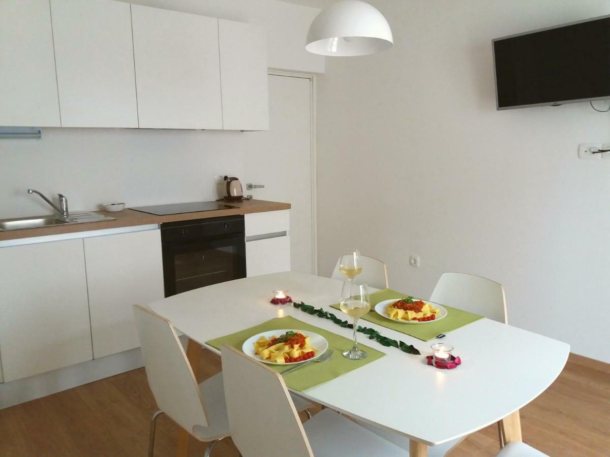 Apartments Mestrovic Lopar Ngoại thất bức ảnh