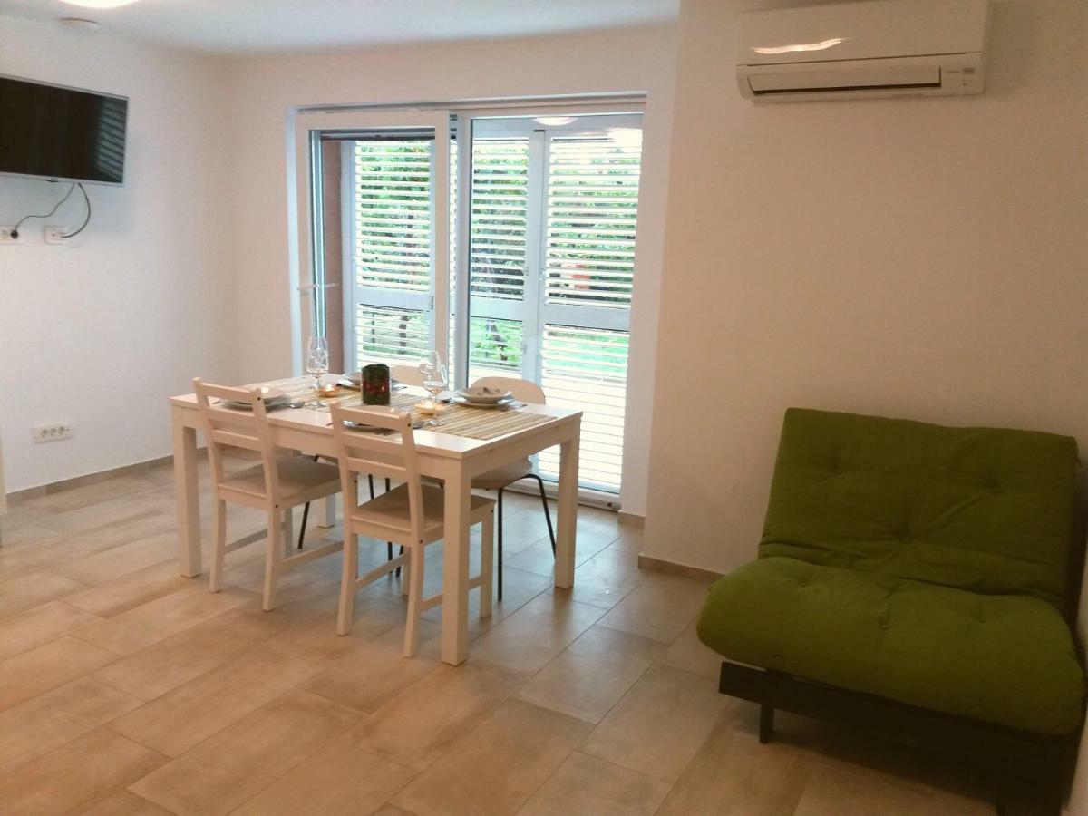Apartments Mestrovic Lopar Ngoại thất bức ảnh