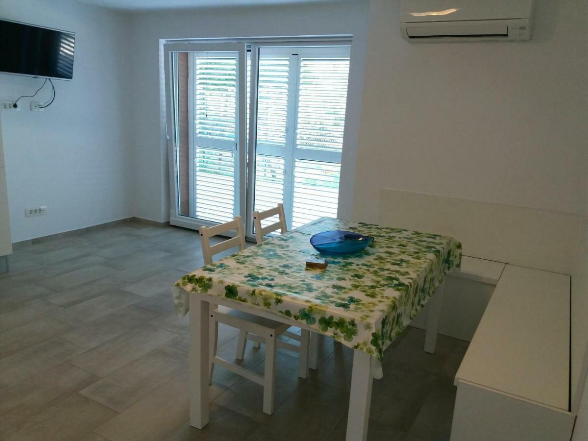 Apartments Mestrovic Lopar Ngoại thất bức ảnh