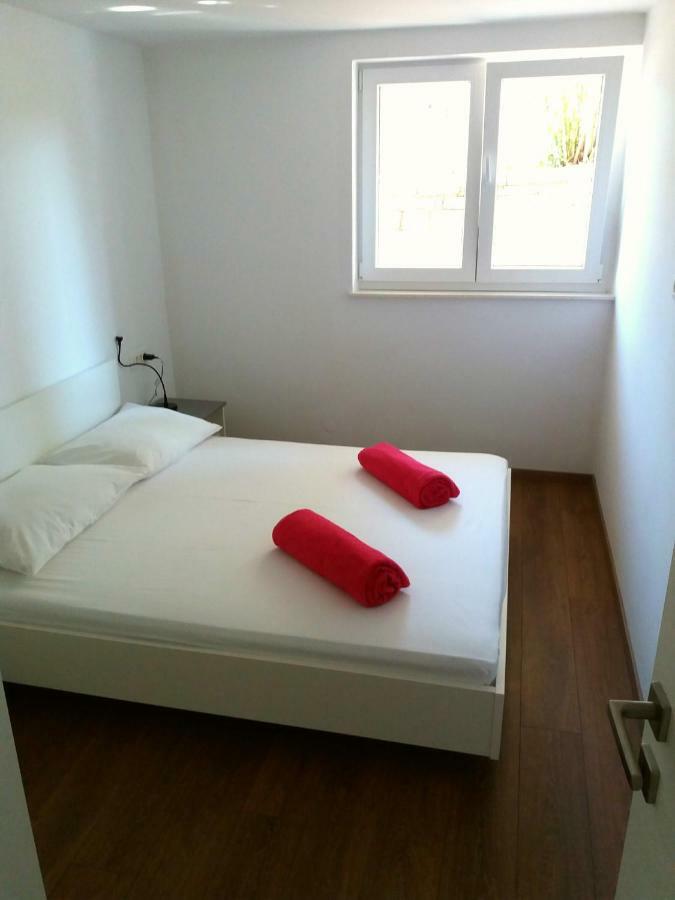 Apartments Mestrovic Lopar Ngoại thất bức ảnh