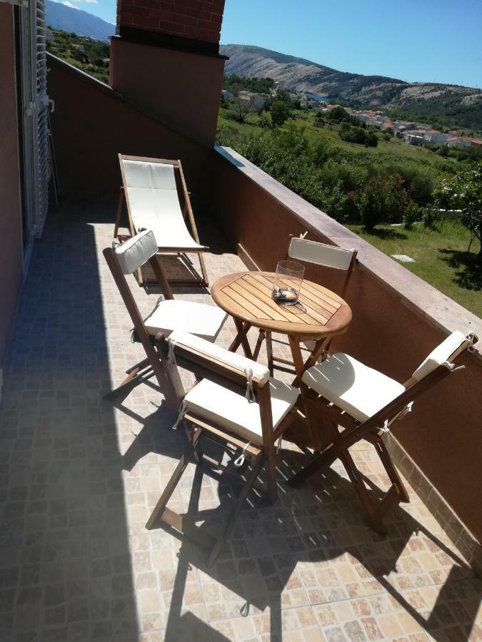 Apartments Mestrovic Lopar Ngoại thất bức ảnh